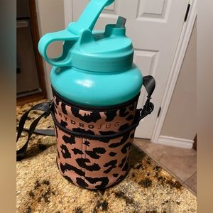 HydroJug with sleeve NEW